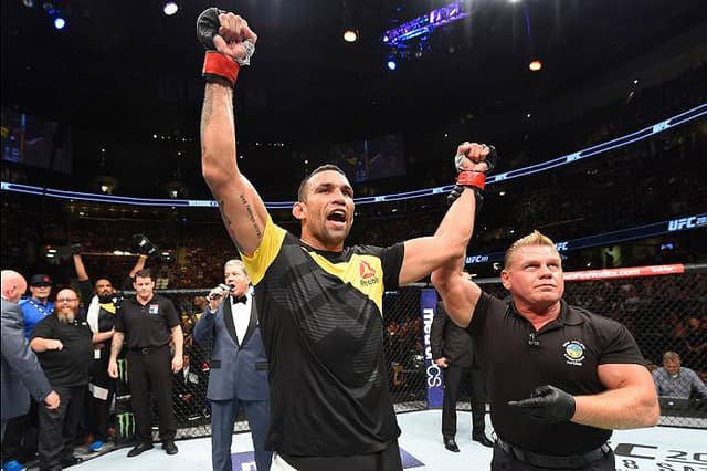 Fabricio Werdum encara Cain Velásquez no UFC 207