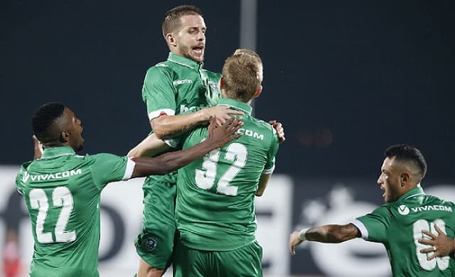 Lucas Sasha, em destaque, comemora gol do Ludogorets com seus companheiros