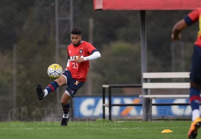 Lateral Leo prevê um jogo difícil no Estádio Arruda.