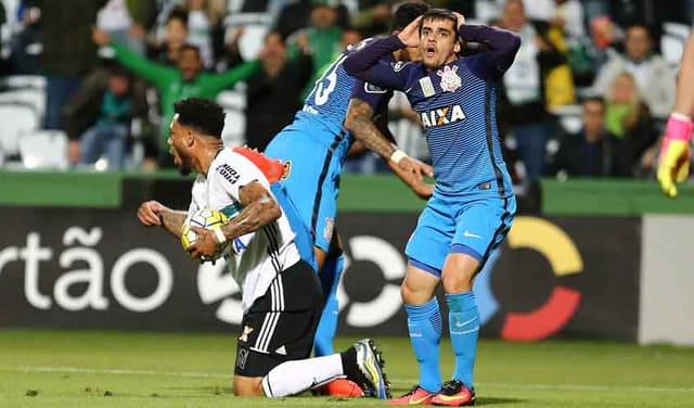 Coritiba x Corinthians (Foto:GERALDO BUBNIAK/AGB)