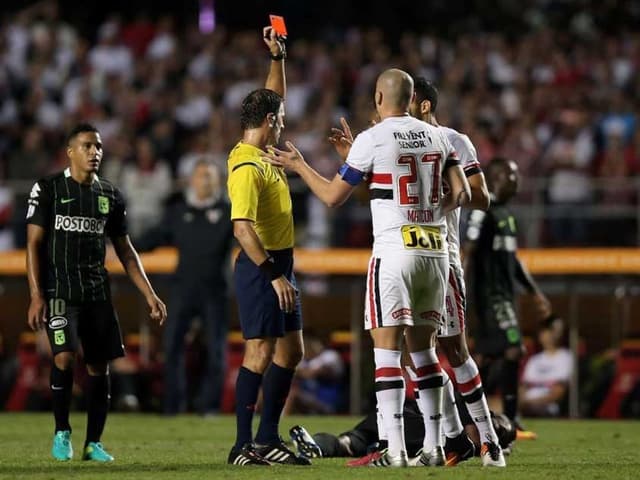 Expulsão do Maicon, do São Paulo, na Libertadores, dia 06/07/2016, contra o Atlético Nacional