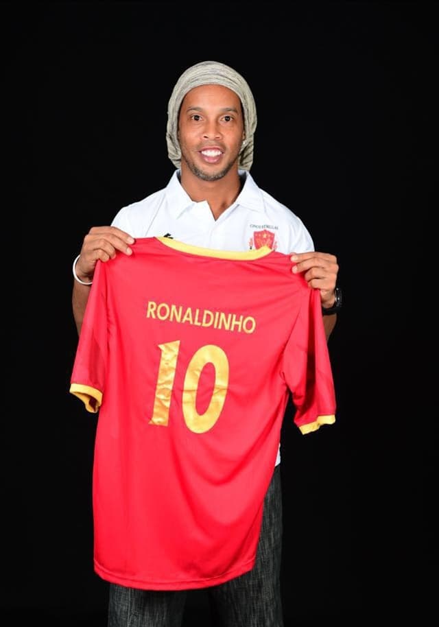 Ronaldinho vestirá a camisa 10 do clube mexicano