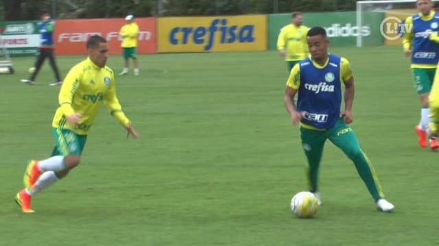 Abusado! Gabriel Jesus dá rolinho em Barrios