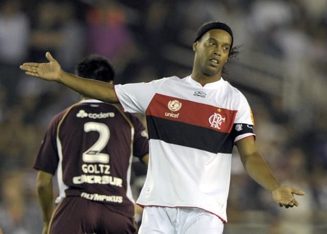 Fora, o Fla empatou com o Lanus em 1 x 1 Flamengo na Libertadores-2012