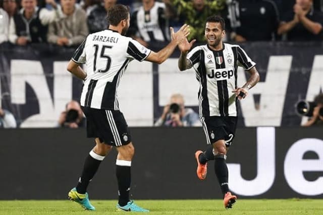 Daniel Alves marcou na goleada da Juventus sobre o Cagliari&nbsp;