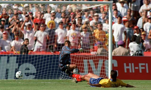 Escobar marcou um gol contra na partida contra os EUA pela Copa de 1994. Morreu ao voltar para a Colômbia&nbsp;