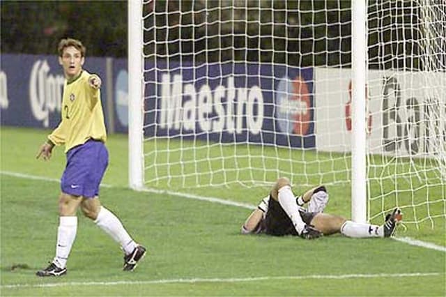 Neste domingo, o Brasil vai fazer um amistoso com Honduras, às 16h, antes da disputa da Copa América. O rival, porém, já foi carrasco da Seleção Brasileira. Em 2001, o Brasil de Felipão foi eliminado para Honduras, nas quartas de final, por 2 a 0. Relembre os jogadores daquela equipe e o que eles estão fazendo atualmente, 18 anos depois.