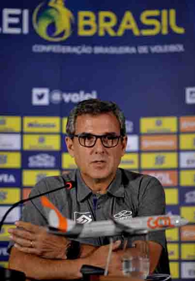 José Roberto Guimarães confirma continuidade como técnico do Brasil