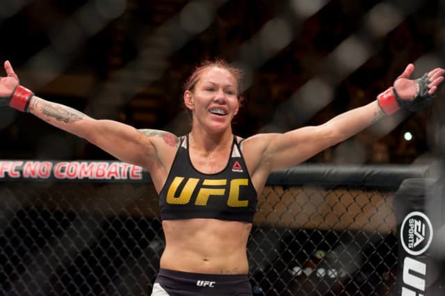 Cyborg comemora vitória contra Lansberg no UFC Brasília