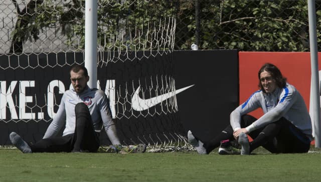 Walter e Cássio disputam posição no Corinthians