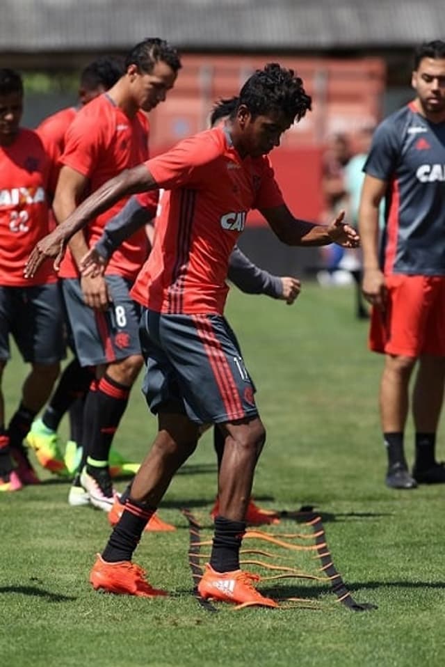 Gabriel em treino do Flamengo (Gilvan de Souza / Flamengo)