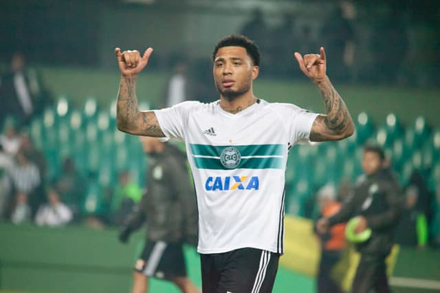 Kazim tem negociação avançada com o Corinthians para 2017&nbsp;