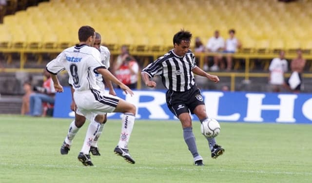 O Botafogo goleou o Corinthians (6 a 1), no Maracanã, valendo pela Fase Turno do Torneio Rio-São Paulo de 1999