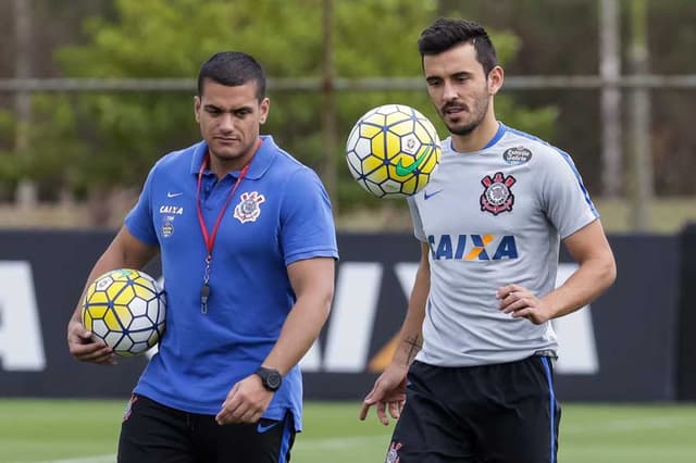 Uendel voltou a treinar em campo no Corinthians