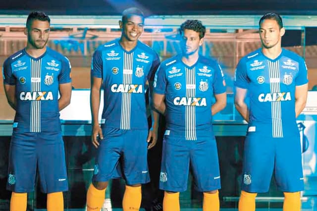 Santos apresentou nesta segunda-feira seu novo terceiro uniforme (Foto:Flavio Hopp/RAW Image)