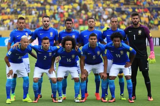 Seleção Brasileira - Jogadores em pose para foto antes do jogo contra o Equador