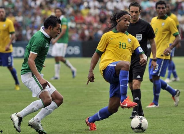 Ronaldinho esteve no último jogo em 2013. Goleada de 4 a 0 em La Paz em amistoso pela morte do menino Kevin