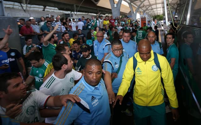 Chegada do Palmeiras no aeroporto em Londrina