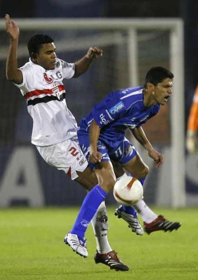 Breno surgiu muito bem no São Paulo, ainda jovem, com 17 apenas anos, em 2007