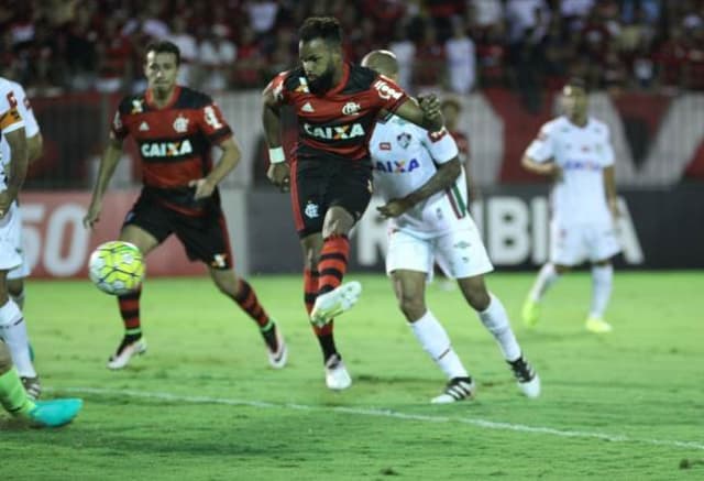 Fernandinho quer seguir no Flamengo