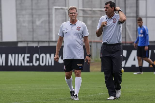 Oswaldo de Oliveira, em treino do Corinthians