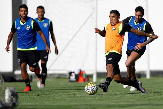 Treino no Botafogo, em General Severiano - Yuri