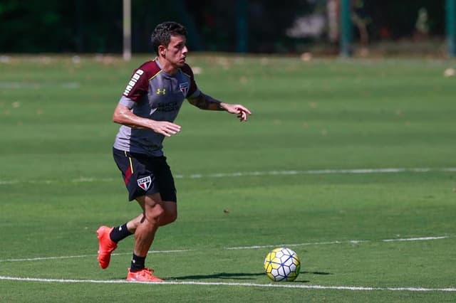 Jean Carlos durante treino do Sao Paulo no CT da Barra Funda