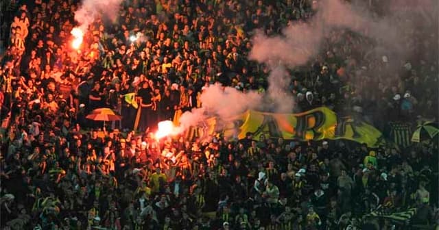 Torcida do Peñarol no Estádio Centenário