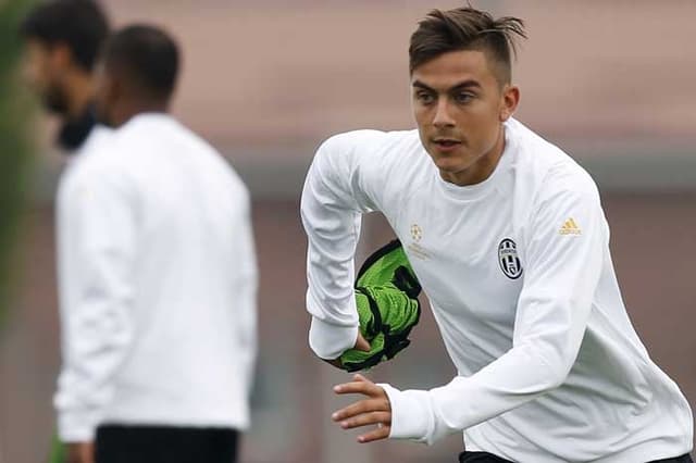 Dybala, com dores na coxa direita, retorna em novembro a Juventus