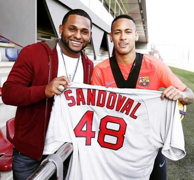 Jogador de Beisebol, Pablo Sandoval tieta Neymar no CT do Barça