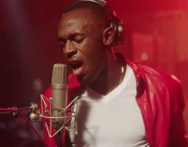 Bolt solta voz e mostra outro talento