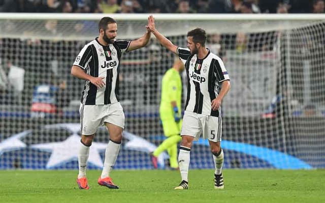 Higuaín e Pjanic - Juventus x Lyon