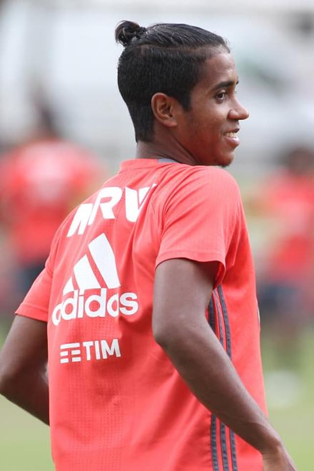 Gabriel com novo corte de cabelo (Gilvan de Souza / Flamengo)