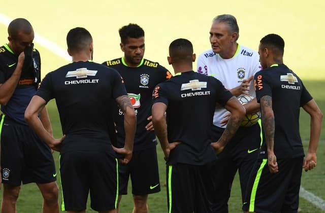 10/11 - 21h45 Brasil x Argentina: Tite terá seu primeiro grande desafio à frente da Seleção. Argentinos em crise