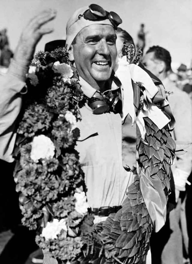 O primeiro piloto a conquistar o Mundial foi o italiano Nino Farina, na temporada de 1950