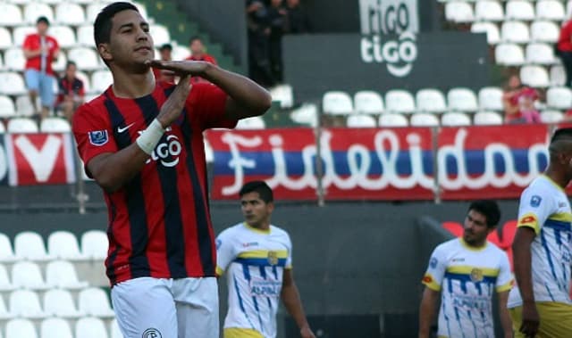 Cecílio Domínguez, do Cerro Porteño, tem 6 gols na Sul-Americana e 10 no Paraguaio. Tem 22 anos