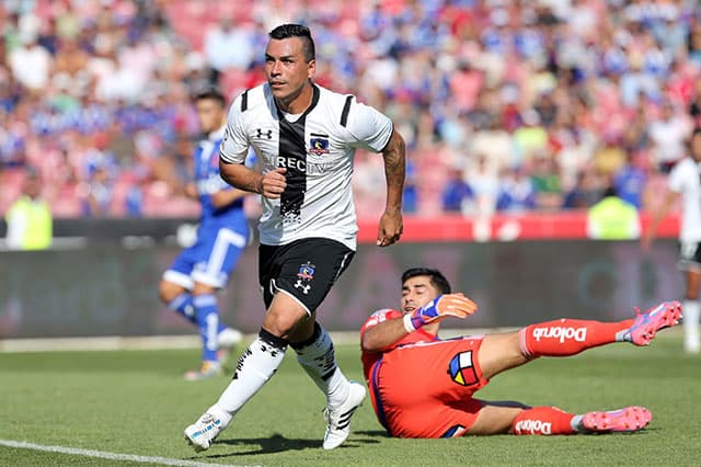 Esteban Paredes	(Colo-Colo), de 36 anos, tem 8 gols em 11 jogos