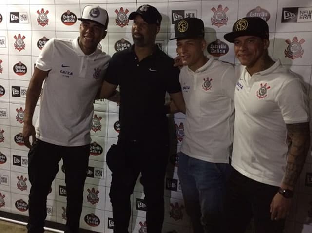 Gustavo, Dinei, Giovanni Augusto e Arana, em evento do Corinthians