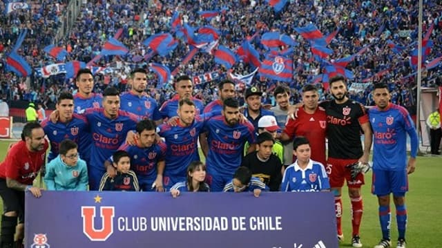 Universidad de Chile momentos antes do duelo com o Audax Italiano