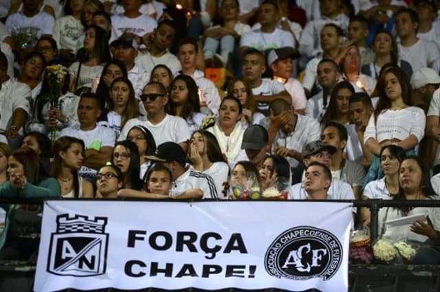 Homenagem no Atanasio Girardot - Chapecoense