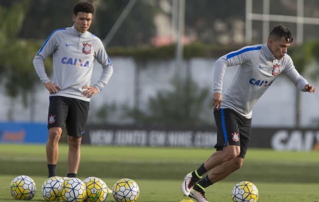 Marquinhos Gabriel e Giovanni Augusto são defendidos por Carille