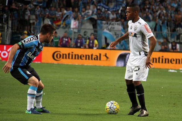 Robinho em ação pelo Galo