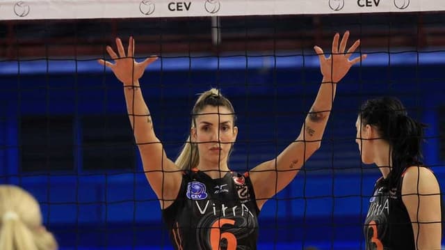 VÔLEI: Thaisa é destaque no bloqueio pela Champions League