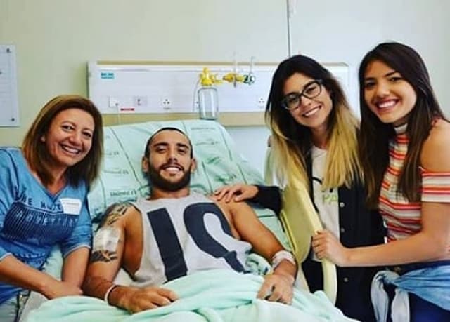 Alan Ruschel posta foto em hospital