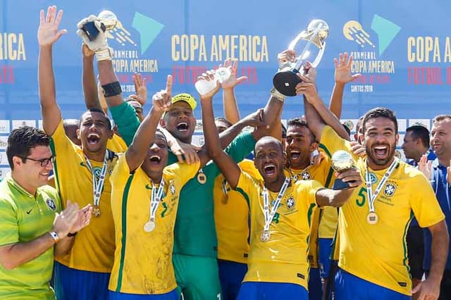 Beach Soccer - Brasil goleia Paraguai e fecha ano perfeito com o 11º título da Copa América em Santo