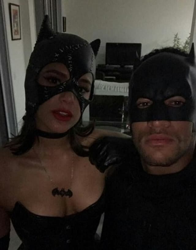 Neymar posta foto com Marquezine na internet