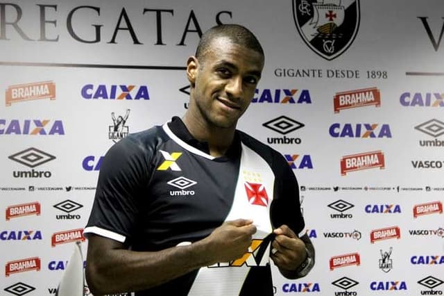 Muriqui foi apresentado pelo Vasco nesta sexta-feira em São Januário. Veja a seguir a galeria especial do LANCE!