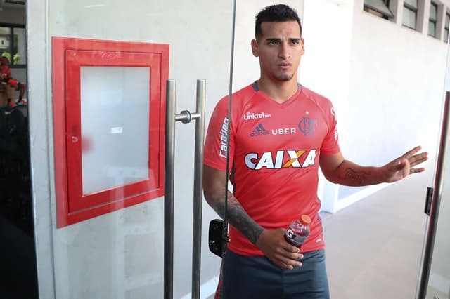 Miguel Trauco no Ninho do Urubu