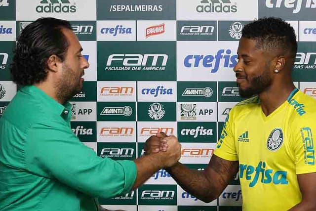 Michel Bastos foi apresentado por Mattos