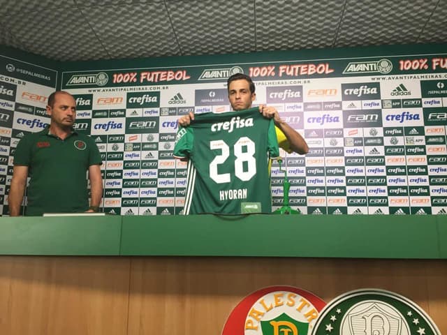 Hyoran é apresentado ao Palmeiras